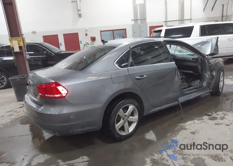 2012 Volkswagen Passat 2.5L Se z USA, uszkodzony, nr VIN 1VWBH7A32CC096023